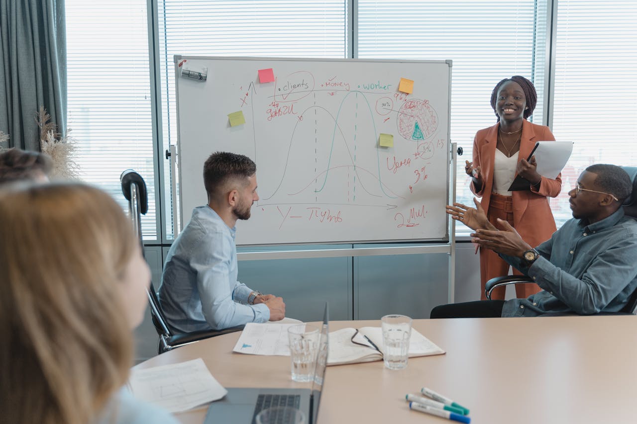 O que faz um consultor comercial e quanto ganha?