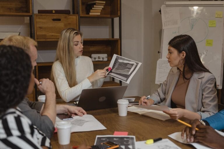 O que é consultora comercial?